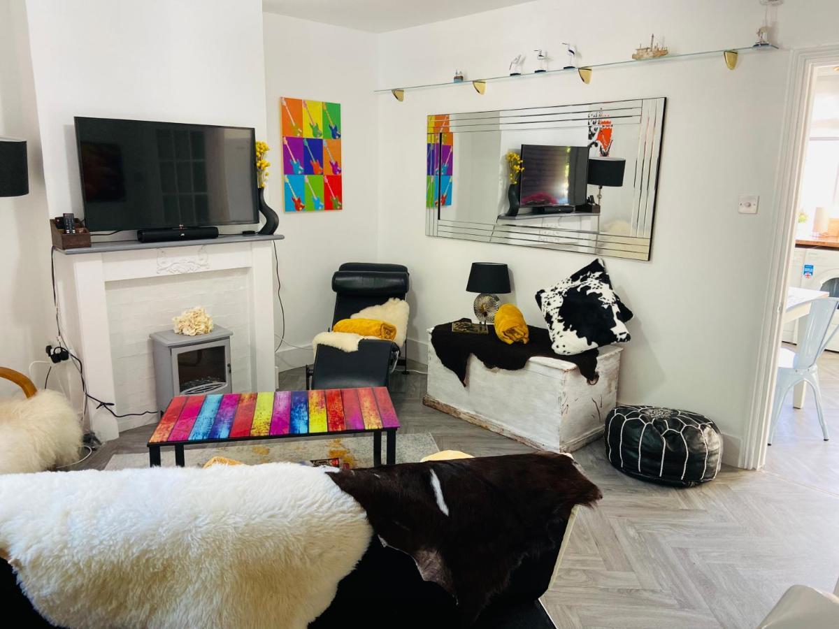 Funky Cozy Cottage With Outside Space Eastbourne Bagian luar foto