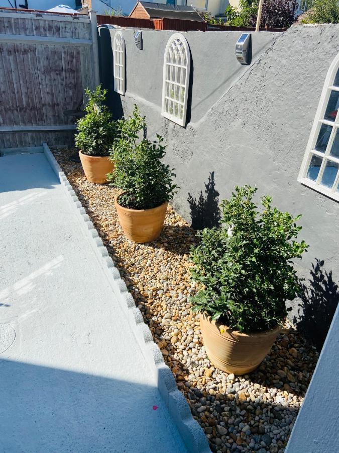 Funky Cozy Cottage With Outside Space Eastbourne Bagian luar foto